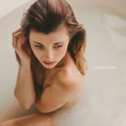 Cover YULIYA ROZNEN - У воді