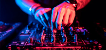 Wie wird man DJ: Eine Schritt-für-Schritt-Anleitung für Anfänger